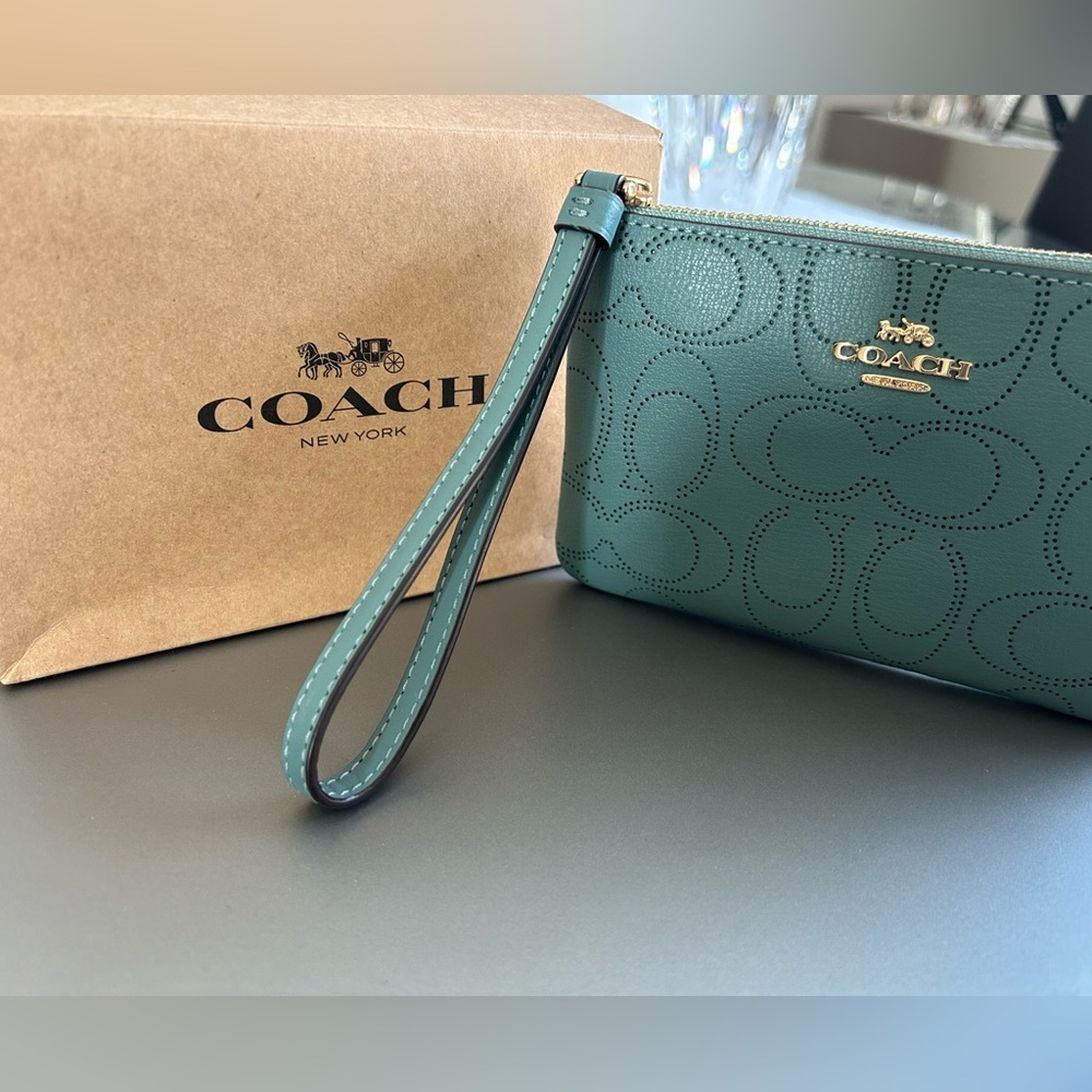 NWOT Coach Signature Leather Corner Zip Wristlet